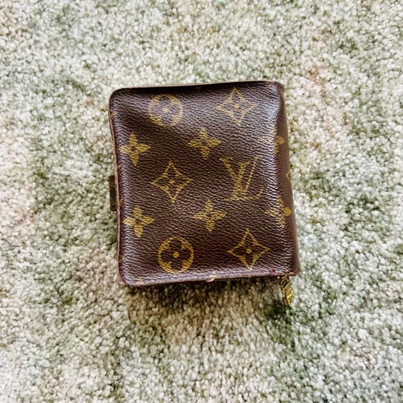 Louis Vuitton Wallet - Picture 9 of 9